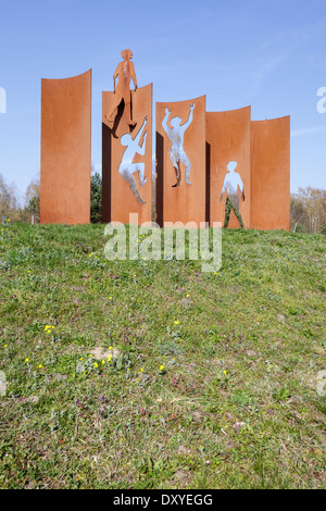 Skulptur-Denkmal für die Öffnung der Berliner Mauer auf der Berliner Mauerweg zwischen Lichtenrade und Mahlow, von Kerstin Becker Stockfoto