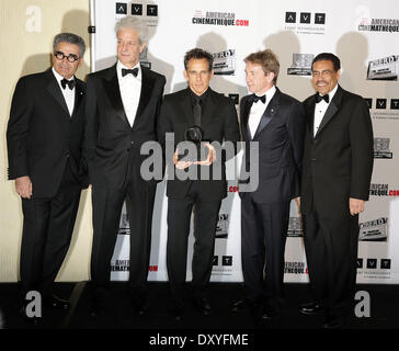 26. American Cinematheque Award Gala zu Ehren Ben Stiller bei The Beverly Hilton Hotel Featuring: Eugene Levy, American Cinematheque Vorsitzender Rick Nicita, Honoree, Ben Stiller (holding American Cinematheque Award), Martin Short, Henry Shields Jr wo: Beverly Stockfoto