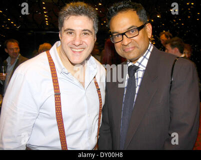 Card Shark Schau der Mayfair Hotel mit: Steve Truglia, Dr. Raj Persaud wo: London England bei: 29. November 2012 Stockfoto