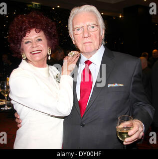 Card Shark Schau der Mayfair Hotel mit: Alan Ford, Patricia Quinn Where: London England bei: 29. November 2012 Stockfoto