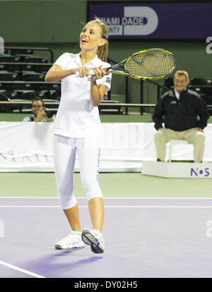 Männer-Finale des ersten jährlichen Miami Tennis Cup im Crandon Park Tennis Center mit: Ball Mädchen wo: Key Biscayne Florida USA bei: 2. Dezember 2012 Stockfoto