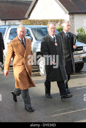 Prinz Charles Prince Of Wales trifft Flutopfer von Roe Parc, die Häuser waren schlecht beschädigt durch Wasser über fließt aus dem nahe gelegenen Fluss Elwy Featuring: Prinz Charles, Prince Of Wales wo: Wales wenn: 3. Dezember 2012 Stockfoto