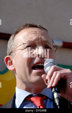 Andy Schlachtung MP (Labour-Mitglied Hammersmith und Schatten Justizminister [2014]) an einem Protest Stockfoto