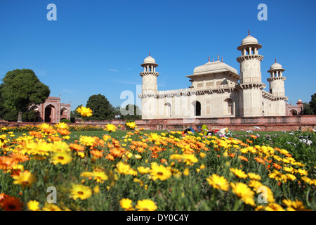 Itmad-Ud-Daulah's Grab in Agra, Uttar Pradesh, Indien. Auch bekannt als das Schmuckkästchen oder das Baby Taj. Stockfoto