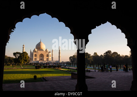 Taj Mahal, Indien, Agra, 7 Weltwunder dramatische Licht Sonnenaufgang Stockfoto