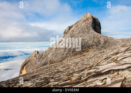 Mount Kinabalu ist der höchste Berg auf der Insel Borneo(4,095m). Stockfoto