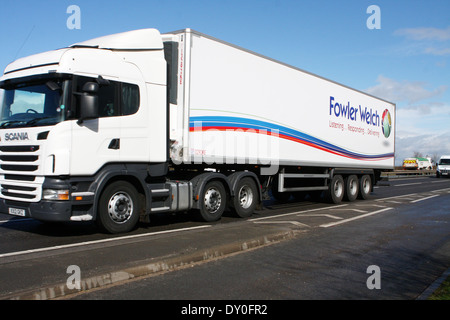 Welch ein Fowler artikuliert LKW Reisen entlang der Schnellstraße A46 in Leicestershire, England Stockfoto