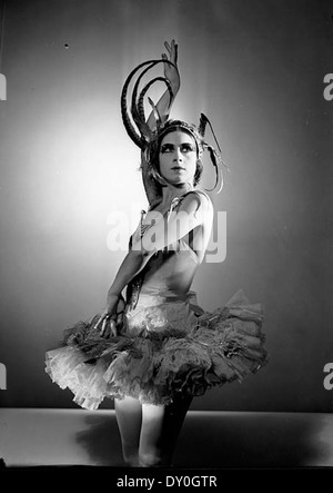 Valentina Blinova in L'Oiseau de Feu [The Firebird], Ballets Russes, Sydney, 1936-1937 / Max Dupain Stockfoto