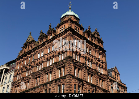 Roter Sandstein a Gebäude an der Kreuzung West George Street und Dundas Street in Glasgow City Centre, Schottland, UK Stockfoto