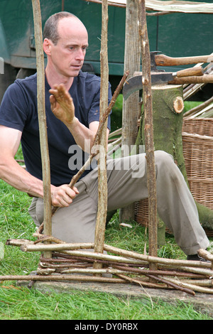 Weide Zaun / Zäune Demonstration, Country Fair Chatsworth Chatsworth House, Derbyshire. England Stockfoto