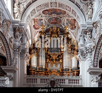 Organ des italienischen barocken Kathedrale von St. Stevens, zweitgrößte in der Welt in Passau Stockfoto