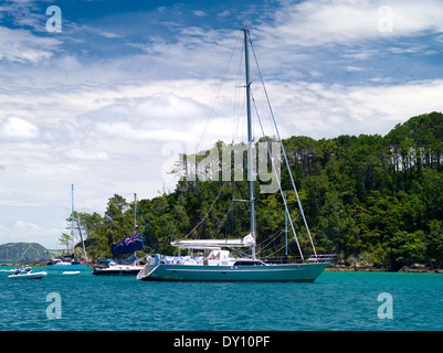 Nach Osten Blick von Motuarohia Insel in der Bay of Islands. Segelboote vor Anker. Stockfoto