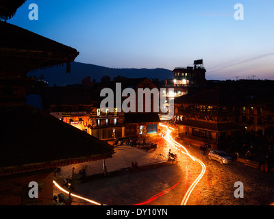 Nachtansicht über Taumadhi Square, eines der vier großen Quadrate im Weltkulturerbe aufgeführt Bhaktapur, Nepal Stockfoto