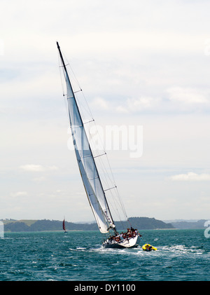 Blick auf das Segelboot Löwe von in der Nähe von Motuarohia Island in der Bay of Islands. Stockfoto