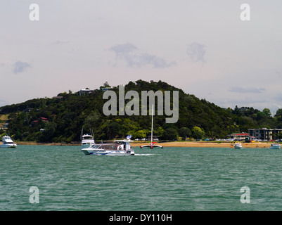 Blick auf den Strand bei Russell aus dem Wasser, Bay of Islands, Northland, Neuseeland Stockfoto