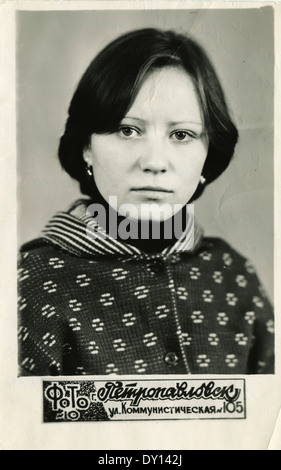 UdSSR - ca. 1954: Ein antikes Foto zeigt Studioportrait ein womans. Stockfoto