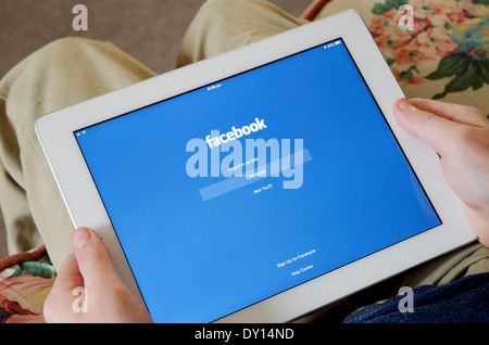 Facebook Login-Seite auf dem ipad Stockfoto