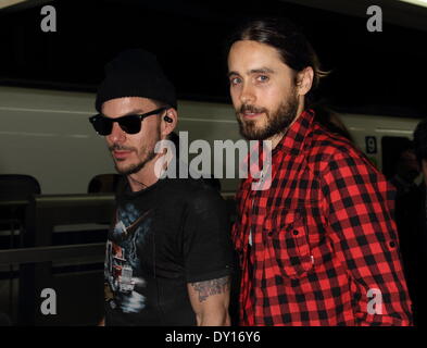 Tokio, Japan. 2. April 2014. Jared und Shannon Leto, 2. April 2014: Jared und Shannon Leto kommen bei Shinagawa Station nach 30 Sekunden zu Mars Konzert in Osaka auf 2. April 2014 Tokyo Japan Credit: Aflo Co. Ltd./Alamy Live News Stockfoto