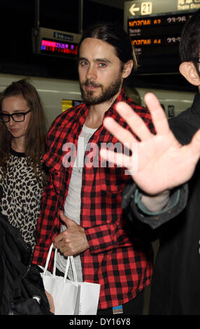 Tokio, Japan. 2. April 2014. Jared Leto, 2. April 2014: Jared Leto kommen bei Shinagawa Station nach 30 Sekunden zu Mars Konzert in Osaka auf 2. April 2014 Tokyo Japan Credit: Aflo Co. Ltd./Alamy Live News Stockfoto