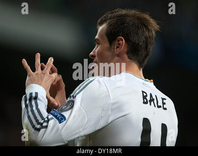 Madrid, Spanien. 2. April 2014. Real Madrids Gareth Bale feiert nach seinem Tor in der UEFA Champions League Viertelfinal Hinspiel-match gegen Dortmund im Santiago Bernabeu Stadion in Madrid, Spanien, 2. April 2014. Real Madrid gewann das Spiel mit 3: 0. Bildnachweis: Xie Haining/Xinhua/Alamy Live-Nachrichten Stockfoto