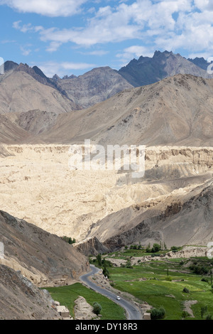 Gästehaus, Ladakh, Indien. Himalaya-Landschaft von Lamayuru Dorf Stockfoto