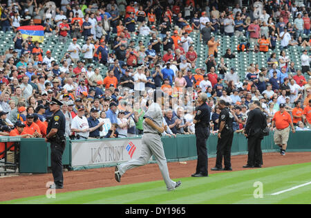 Houston, Texas, USA. 1. April 2014. Masahiro Tanaka (Yankees) MLB: Masahiro Tanaka von der New York Yankees joggt auf das Spielfeld während Einführungen vor dem Baseball-Spiel gegen die Houston Astros im Minute Maid Park in Houston, Texas, Vereinigte Staaten von Amerika. Bildnachweis: AFLO/Alamy Live-Nachrichten Stockfoto