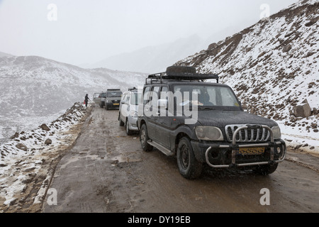 Khardung, Jammu und Kaschmir, Indien. Der Khardung La Straße Gebirgspass mit einem Peak-Höhe von 18.380 Füße Stockfoto