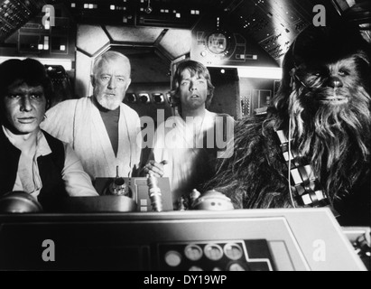 Peter Mayhew, Harrison Ford, Alec Guinness und Mark Hamill, am Set des Films, "Star Wars", 1977 Stockfoto