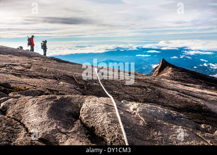 Touristen Wandern Sie Mount Kinabalu auf 16. Februar 2012 in Kota Kinabalu, Malaysia Stockfoto