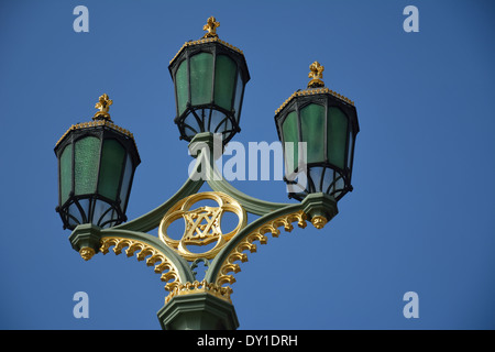 Verziert Straßenbeleuchtung auf Westminster Bridge, London, UK Stockfoto