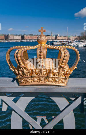 Stockholm Hafen Krone auf Brücke Schweden Stockfoto