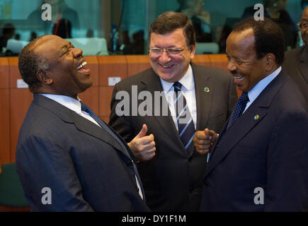 Brussselss, Belgien. 3. April 2014. Bild während des EU-Afrika Gipfels in Brüssel abgehalten wurden, von links nach rechts, Ali Bongo Ondimba, Präsident, Gabun. José Manuel Barroso, Präsident der Europäischen Kommission. Paul Biya, Präsident, Kamerun. Stockfoto