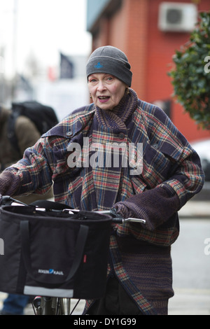 Vivienne Westwood schließt sich Aktivisten auf einer Demonstration zum protest gegen geplante Fracking-Standorte in Großbritannien. London. 19.03.2014 Stockfoto