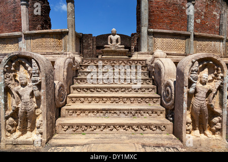 Einer der Buddhas der Vatadage in Polunnawara, Sri Lanka 7 Stockfoto