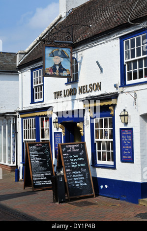 Das Lord Nelson Public House in der High Street, Hythe, Hampshire, England, UK Stockfoto