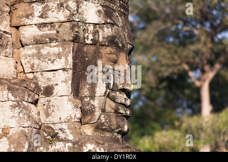 Steinerne Lächeln im Bayon-Tempel in Angkor in der Nähe von Siem Reap, Kambodscha Stockfoto