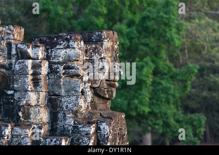 Steinerne Lächeln im Bayon-Tempel in Angkor in der Nähe von Siem Reap, Kambodscha Stockfoto