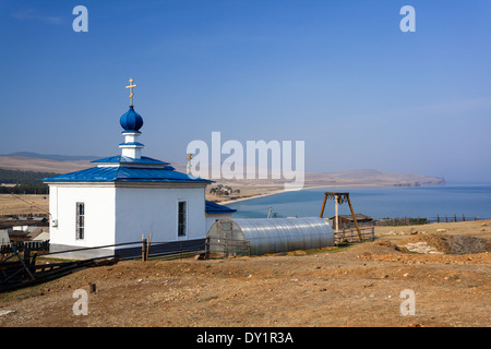 Kirche der russisch-orthodoxen Kirche mit blauem Zwiebelturm, Hushir, Olchon, Baikalsee, Russland Stockfoto