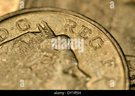 Detail der Rückseite der alten Stil "Ein Pfund", QE2 auf den Kopf. Konzept Pfund Sterling/Euro Dollar Exchange. Stockfoto