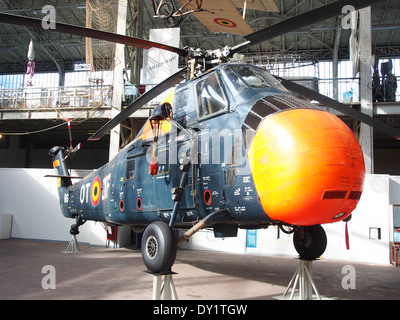 Der Sikorsky H-34, OT-ZKF, ist ein Militärhubschrauber, der im Königlichen Militärmuseum in Brüssel ausgestellt wird. Es wurde von verschiedenen Streitkräften in der Mitte des 20. Jahrhunderts für Transport-, Such- und Rettungs- sowie Kampfeinsätze genutzt. Stockfoto