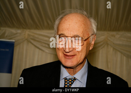 RT Hon Sir George junge konservative Wartungstafel für Nord-West Hampshire und Chief whip London uk 2014 Stockfoto