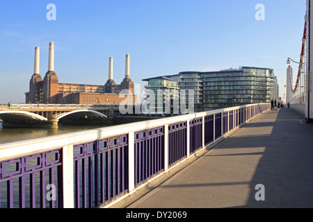 Battersea Power Station gesehen von Chelsea Bridge London UK Stockfoto