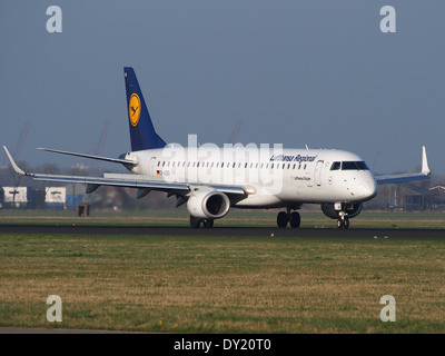 D-AEBD Lufthansa CityLine Embraer ERJ-195LR (ERJ-190-200 LR), Landung auf Schiphol, Pic- Stockfoto