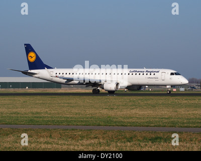 D-AEBD Lufthansa CityLine Embraer ERJ-195LR (ERJ-190-200 LR), Landung auf Schiphol, Pic-3 Stockfoto