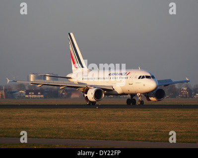 F-GUGO Air France Airbus A318-111, Landung auf dem Flughafen Schiphol (AMS - EHAM), Niederlande, pic1 Stockfoto