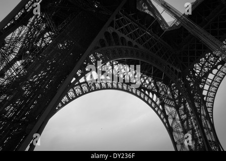 Eiffelturm, Paris, Bogen - detail Stockfoto