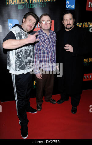 Toronto, Kanada. 4. April 2014. Robb Wells, Mike Smith und John Paul Tremblay posieren für Foto bei der Ankunft für die Weltpremiere von "Trailer Park Boys: Don't Legalize It" Scotiabank Theater. Stockfoto