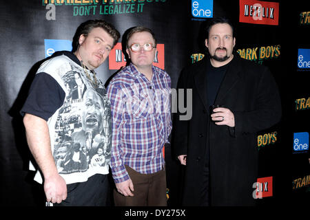 Toronto, Kanada. 4. April 2014. Robb Wells, Mike Smith und John Paul Tremblay posieren für Foto bei der Ankunft für die Weltpremiere von "Trailer Park Boys: Don't Legalize It" Scotiabank Theater. Stockfoto