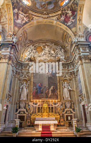 BOLOGNA, Italien - 17. März 2014: Presbyterium und Hauptaltar der Barockkirche Chiesa Corpus Christi. Stockfoto