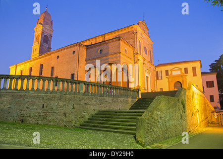 BOLOGNA, Italien - 17. März 2014: Kirche San Michele in Bosco in Abenddämmerung. Stockfoto